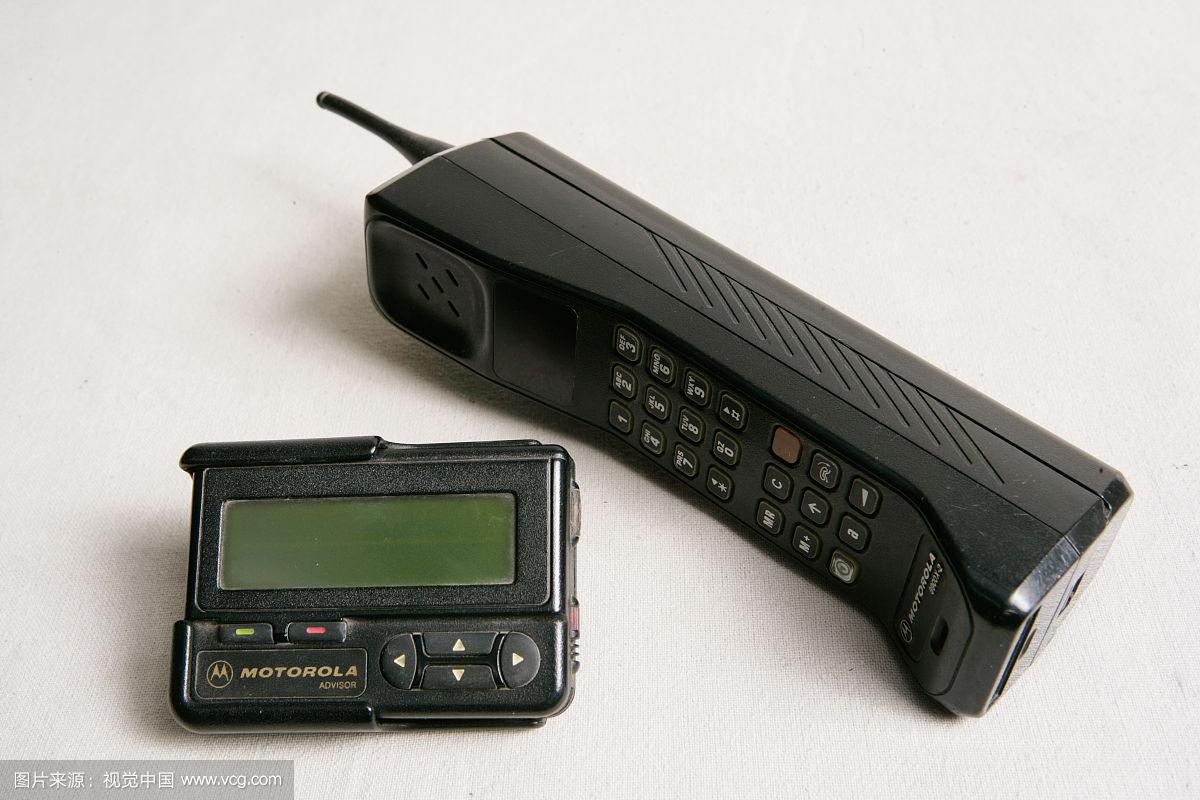 静物中的记忆 老式手机与寻呼机的通讯时光